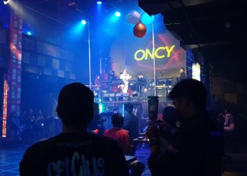 Perform Oncy Ungu di Grand Clubers Family, Kota Jambi. (Foto: Hajrin)