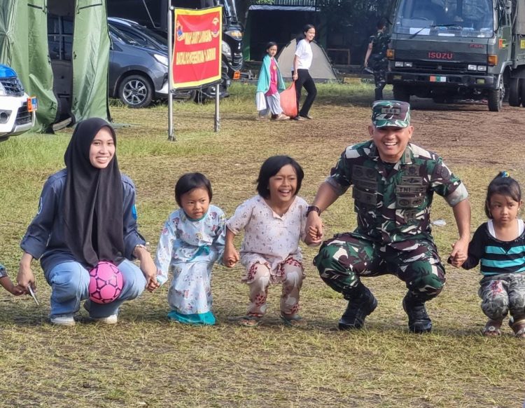 Kodam III/Slw Bersama Dispsiad Berikan Healing Trauma Life Support Pada Pengungsi Gempa Cianjur (Dok Pendam III/Siliwangi).