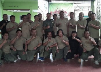 Kolonel Inf Ali Aminudin, S.E., M.M., bersama Personil Tim Intel Korem 042/Gapu (Dok Istimewa)