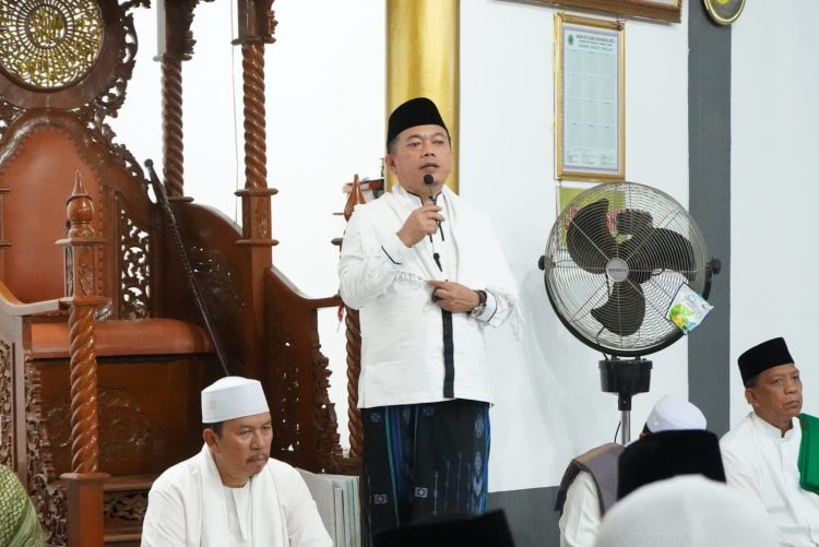 Gubernur Jambi, Al Haris dalam safari subuh di Masjid Nahdhatul Thulab, Tanjung Jabung [dok ist]