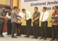 Ditreskrimum Polda Jambi saat menerima Penyerahan penghargaan dari Menteri ATR/BPN [Dok Istimewa]