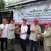 Manajemen Yayasan AHM menyerahan bibit pohon mangrove Rambai kepada perwakilan Sahahat Bekantan Indonesia yang akan ditanam di area Pulau Curiak, Kalimantan Selatan (8/12). Dok. Istimewa