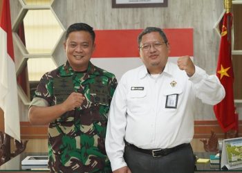 Danrem 042/Gapu foto besama dengan Kepala BPK Provinsi Jambi. (Penrem 042/gapu)