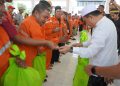 Al Haris Berikan Bantuan Sembako Bagi Petugas Kebersihan Kota Jambi di Auditorium Rumah Dinas Gubernur Jambi, Jum’at (22/03/2024) (Foto: Novriansah - Kominfo)