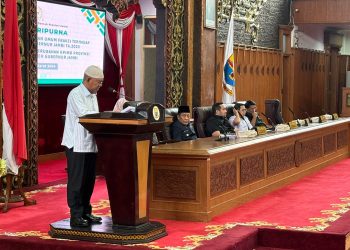 Rapat Paripurna terkait Pandangan Umum Fraksi Terhadap Nota Pengantar LKPJ Gubernur Jambi di Gedung DPRD Provinsi Jambi, Sabtu (30/3). (Dok. Hadian - Humas)