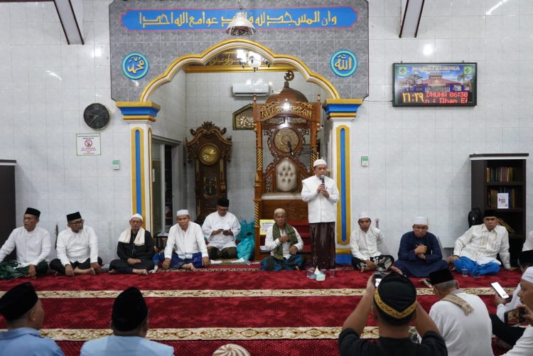 Gubernur saat melakukan Safari Ramadhan di Masjid Kurnia, Kelurahan Beliung, Kecamatan Alam Barajo, Kota Jambi, Minggu (31/03/2024) (Foto: Novriansah - Kominfo)