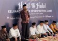 Edi Purwanto pada acara Halal Bihalal bersama dengan Keluarga Besar DPRD Provinsi Jambi, di Gedung DPRD Provinsi Jambi, Senin (22/4). (Dok. Hadian Humas)