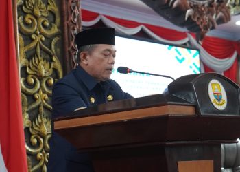 Gubernur saat menghadiri Rapat Paripurna di Ruang Rapat Paripurna DPRD Provinsi Jambi, Kamis (25/04/2024). (Foto: Erict - Kominfo)