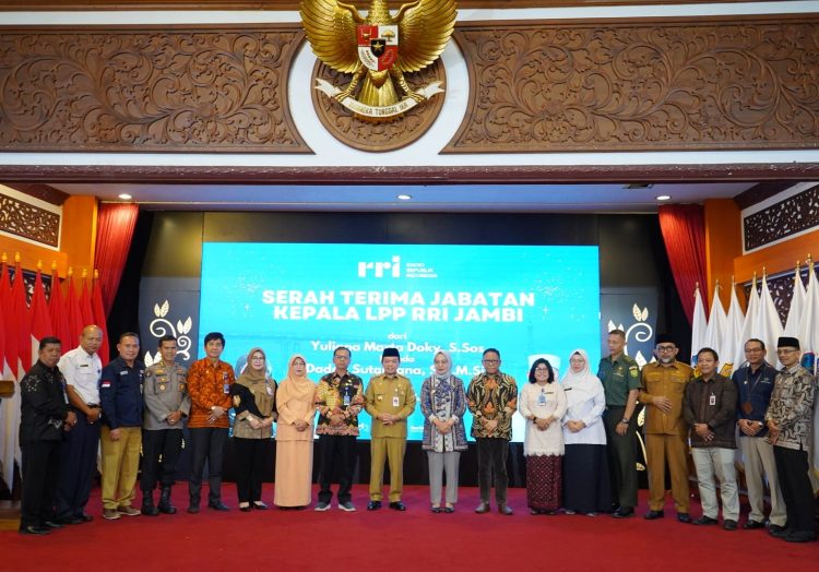 Gubernur pada serah terima jabatan Kepala RRI Jambi, di Auditorium Rumah Dinas Gubernur Jambi. Senin (13/05/2024) (Dok. Erit - Kominfo)