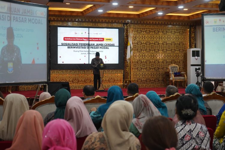 Wagub saat menghadiri Sosialisasi Perempuan Jambi Cerdas Berinvestasi di Pasar Modal Jambi Besamo - Jambi Berinvestasi di Pasar Modal, di Ruang Pola Kantor Gubernur Jambi, Jum’at (17/05/2024). (Dok. Kominfo)