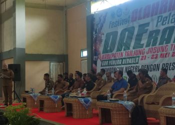 Wakil Bupati Tanjabtim saaat membuka Festival Olahraga Pelajar 2024 di Gedung Olahraga Tanjabtim, Selasa (21/05/2024). (Dok. Yudha)