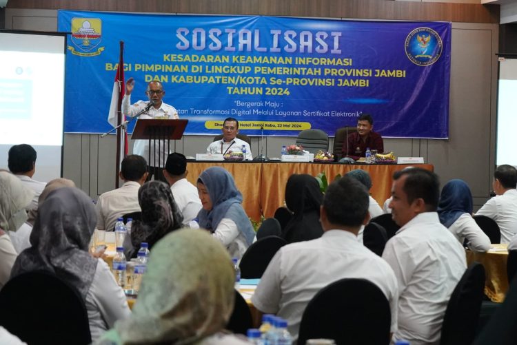 Kegiatan Sosalisasi Kesadaran Keamanan Informasi Bagi Pimpinan di Lingkup Pemerintah Provinsi Jambi dan kabupaten di Hotel Shang Ratu, Rabu (22/05/2024). (Foto : Erict - Kominfo)