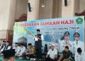 Wabup Robby Lepas 142 CJH Kabupaten Tanjab Timur di Masjid Agung Nur-Addarojat, pada Rabu (05/06/2024) (Dok.Yudha)