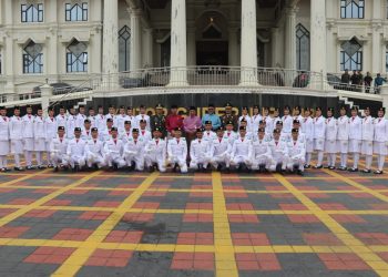 Poto bersama Wagub Sani usai  Upacara Hari Lahir Pancasila di Halaman Kantor Gubernur Jambi, Sabtu (01/06/2024)(Foto: Agus - Kominfo)