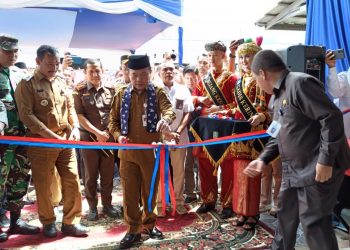 Gubernur Al Haris Resmikan Toko TPID di Pasar Siulak Kerinci, Senin (03/06/2024). (Dok. Kominfo)