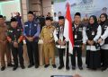 Poto bersama pada pelepasan JCH Kloter 23 di Asrama Haji Kota Baru Jambi, Selasa (04/06/2024). (Foto: Novriansah - Kominfo)