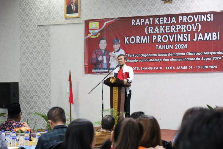 Edi Purwanto saat menghadiri Rapat Kerja Kormi Provinsi Jambi, Minggu malam (9/6). (Dok. Hadian Humas)