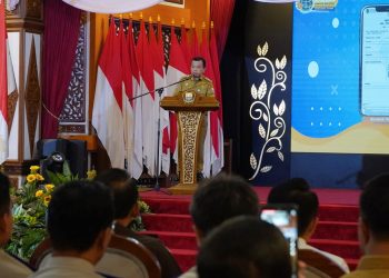 Al Haris pada Launching implementasi sertifikat elektronik di Auditorium Rumah Dinas Gubernur Jambi, Selasa (11/06/2024). (Foto: Erict - Kominfo)