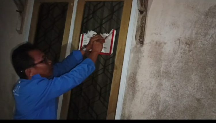 Ketua LPKNI, Kurnia Hidayat saat mendataangi rumah pemberi kuasa (Dokk. LKPNI)
