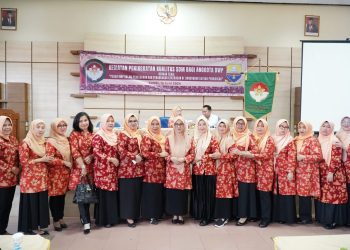 Poto bersama pada kegiatan peningkatan kualitas SDM bagi anggota Dharma Wanita Persatuan di Aula DWP Provinsi Jambi, Kamis (13/06/2024) (Foto: Harun - Kominfo)