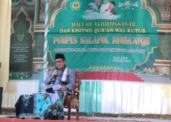 Wagub pada Haflah Akhirussanah dan Khotmil Qur'an Wal Kutub Pondok Pesantren Salaful Muhajirin Bukit Murau Kecamatan Singkut, Sabtu (15/06/2024). (Foto: Agus - Kominfo)