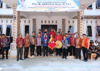 Wagub saat Pembukaan Festival Perlombaan Maena Rohani Nias di Gedung Gereja BNKP Jambi, Kota Baru, Kota Jambi, Minggu, (23/06/2024). (Foto: Sobirin - Kominfo)