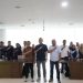 SEVP Business Support PTPN IV Regional 4, Ifri Handi Lubis (tengah) bersama peserta dari seluruh unit usaha usai sosialisasi dan pelatihan aplikasi Element di Kantor Regional 4 Jambi, Senin (18/5/2024). (Dok. Yola - JT)