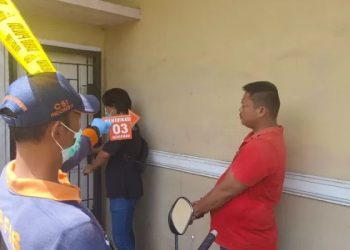 Pollisi melakukan rekonstruksi kasus penganiayaan yang menewaskan Aipda Hendra Marta Utama, di lokasi kejadian, RT 26 Kelurahan Pematang Sulur, Kota Jambi. (Foto: Dok. Polresta Jambi)