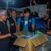 Kepala BNN RI Komjen Pol. Marthinus Hukom (kiri) bersama pejabat gabungan dari Bea Cukai, TNI AL, dan Polri saat memeriksa puluhan dus berisi sabu di kapal MT Sea Dragon Tarawa di Dermaga Bea Cukai Batam, Rabu (21/5/2025). (Dok, Humas BNN RI)