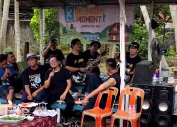 Momen kehadiran personel band Tipe-X hadir di basecamp X-Friends Jambi pada tahun 2023 (Dok. Akun Instagrma Rivan Saputra)