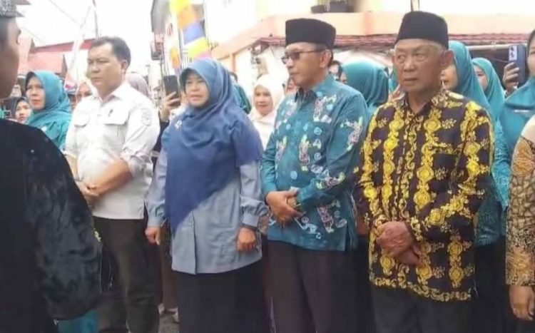 Asisten III Setda Kabupaten Kerinci, Linda bersama tim penilai dari tingkat kabupaten Kamis (16/05/2025). (Dok
. Yola - JT)