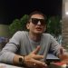 Vokalis Tipe X, Tresno Riadi saat diwawancarai di hotel aston, Kamis (29/05/2025) malam. (Dok.Stepanus)