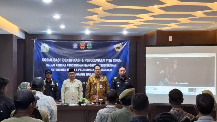Sosialisasi cukai hasil tembakau DJBC bersama Satpol PP WH Aceh menggelar di Kabupaten Bireuen, Jumat (16/5/2025). (Dok.  Yan - Humas BC)