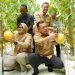 Gubernur Al Haris bersama Bupati Dillah melaksanakan Panen Perdana Melon Premium di Desa Tri Mulya, Kec. Rantau Rasau, Sabtu (17/05/2025) (Dok. Erit -:Kominfo)
