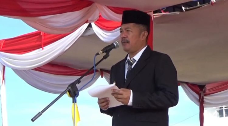 Bupati Kerinci, Monadi,, saat memimpin upacara peringatan Hari Kebangkitan Nasional ke-117 di halaman Kantor Bupati Kerinci, Selasa (20/5/2025). (Dok. Sptenanus - JT)