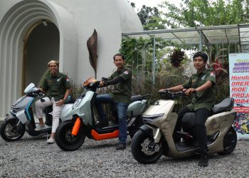 Honda Dream Ride Project 01-03: Para pemenang nasional HMC 2023 bersama karya modifikasi motor listrik Honda CUV e: dan ICON e: pada Honda Dream Ride Project 2024 di Yogyakarta (26/05). (Dok. Suci Sinsen)