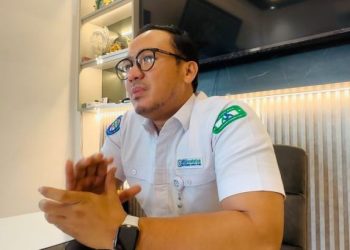 Kepala Bagian SDM, Umum, dan Komunikasi BPJS Kesehatan Cabang Jambi, Agusrianto saat memberikan keterangan di Ruang Kerjanya, Senin (2/6/2025). (Dok. Stepanus)