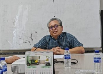Direktur RS Mitra Jambi, Dr. Rahmat Yusuf, MARS, memberikan klarifikasi dalam rapat bersama DPRD Kota Jambi, Selasa (3/6/2025), terkait pemberitaan dugaan penolakan pasien luka bakar. (Foto : Yola)