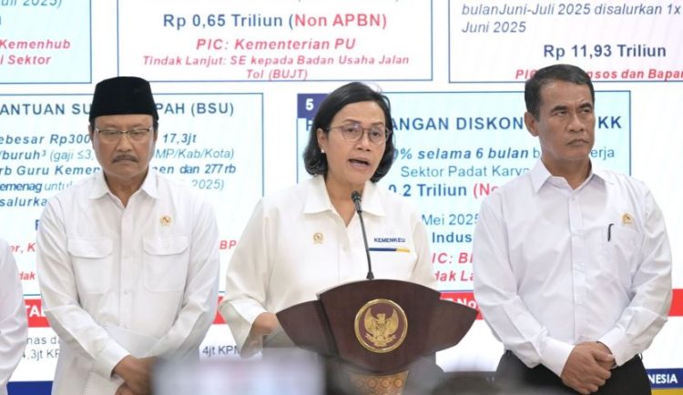 Menteri Keuangan Sri Mulyani Indrawati menyampaikan pernyataan resmi soal peran APBN dalam menghadapi tekanan ekonomi global, Jakarta (4/6/2025). (Dok Kemenkeu)