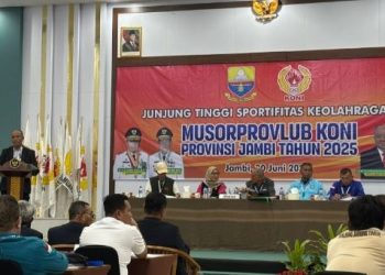 Ketua terpilih KONI Provinsi Jambi, Mat Sanusi, menyampaikan pidato usai memenangkan Musorprovlub KONI Jambi 2025 yang digelar di Hotel Ratu Convention Center, Kota Jambi, Senin (30/6/2025). (Dok. Stepanus)
