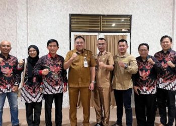 Pengurus FKPT Jambi bersama Plt Kepala Kesbangpol Provinsi Jambi Amidy dalam silaturahmi dan koordinasi program pencegahan radikalisme di Jambi, Selasa (10/6/2025). (Dok. Yola)
