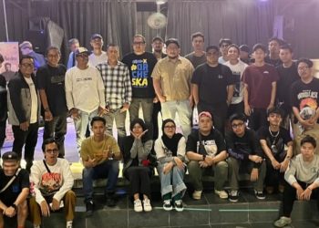 Poto bersama Founder Nakama Creative pada pada kegiatan Road to Sound of Flawless Vol. 2 di Route88 Cafe Jambi, Minggu (29/06/2025). (Dok. Nahar) 