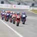 Deretan pebalap Asia Road Racing Championship 2025 kelas AP250 melesat dari garis start di Sirkuit Sepang, Malaysia. Fadillah Arbi Aditama (#93) memimpin balapan dan mengibarkan Merah Putih di podium tertinggi. (Dok. Sisnen)