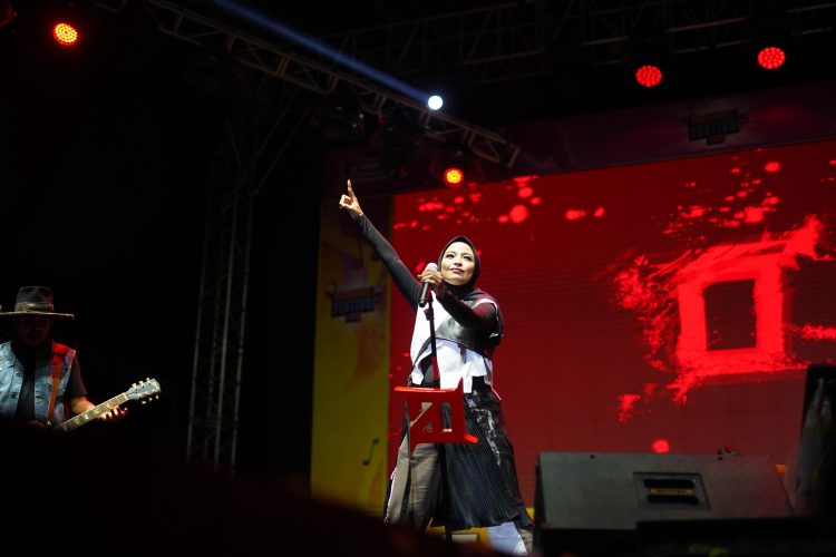 Penampilan Tantri kotak di Indomaret Festival 2025 bandara lama Kota Jambi, Sabyu (31/05/2025), (Dok. Yola)