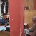 Ibu korban melaporkan dugaan kasus malpraktik khitan yang menimpa anaknya ke Polres Kerinci, Minggu (1/6/2025). Dok. Diko)
