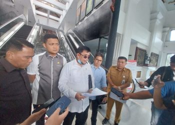 Waka DPRD Provinsi Jambi Ivan Wirata saat diawancarai usai RDP Islamic Center dengan PUPR di Gedung DPRD Provinsi Jambipada Selasa (10/6/2025) . (Dok. Daus)