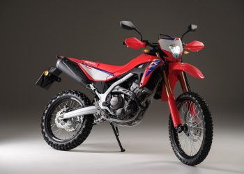 Tampilan tangguh New CRF250L dengan desain baru dan fitur canggih, siap menaklukkan medan on-road maupun off-road di Indonesia. (Dok. AHM)