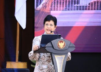 Ketua Dewan Audit OJK Sophia Wattimena pada acara Governansi Insight Forum dengan tema “Bersama OJK Membangun Sektor Jasa Keuangan Berintegritas”  di Gedung Mahligai Pancasila, Banjarmasin, Selasa (17/06/2025). (Dok. Humas JR Jambi)