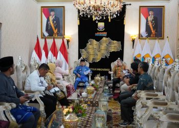 Gubernur Jambi Al Haris menerima audiensi dari Deputi Bidang Riset dan Inovasi Daerah BRIN di Pendopo Rumah Dinas Gubernur Jambi, Kamis (26/6/2026) (Dok. Erit- Kominfo)