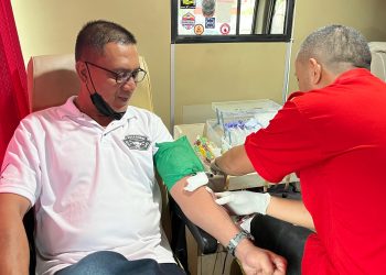 Peserta mengikuti kegiatan donor darah yang digelar oleh PT Sinar Sentosa Primatama (Sinsen) di Dealer Honda Sinsen Paal VI Jambi, Sabtu (28/6/2025). (Dok. Yola)